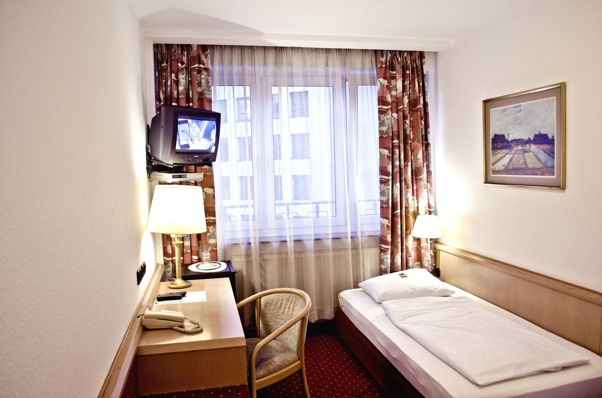 Adler Hotel Frankfurt Франкфурт-на-Майне Экстерьер фото