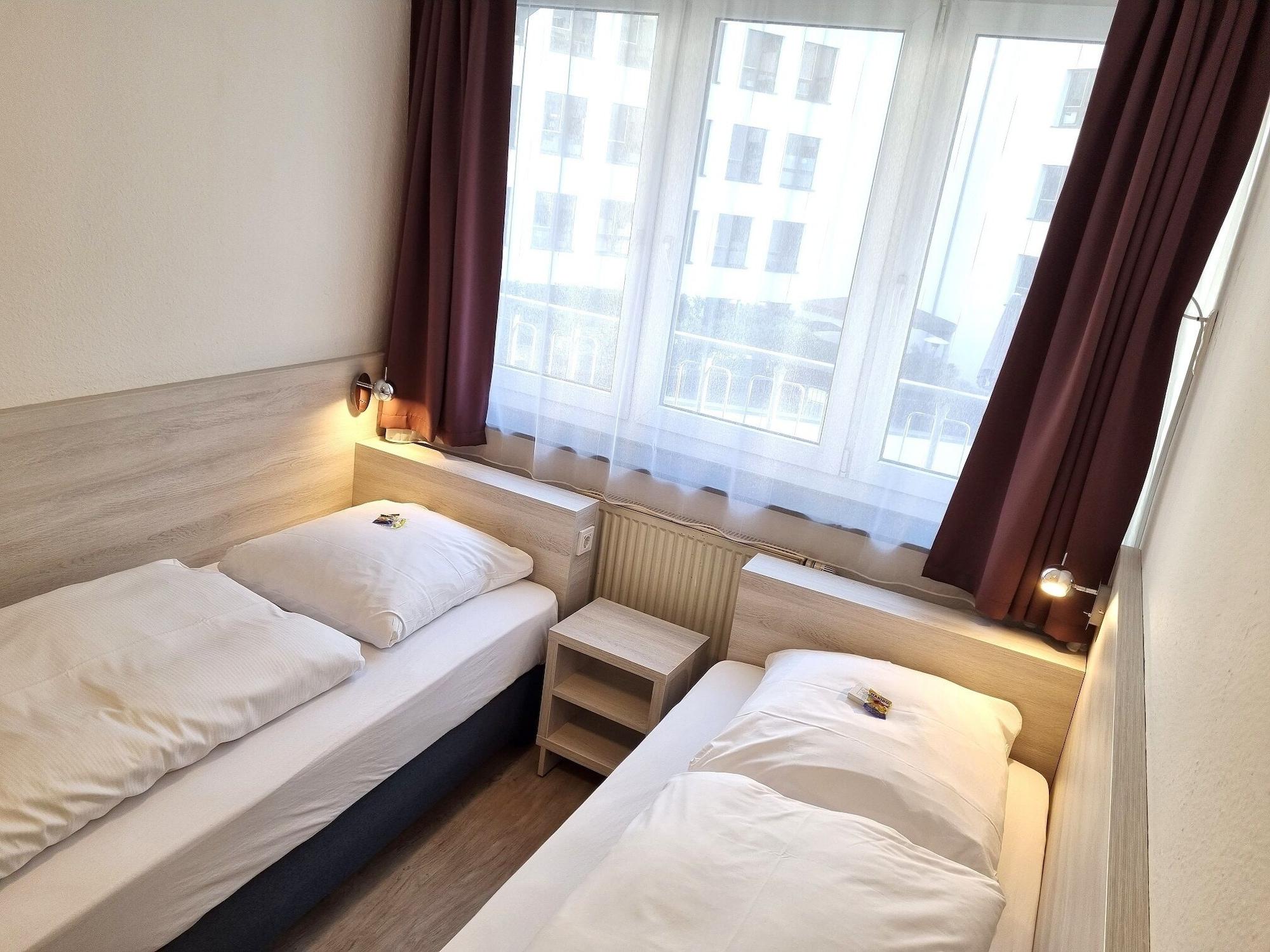 Adler Hotel Frankfurt Франкфурт-на-Майне Экстерьер фото